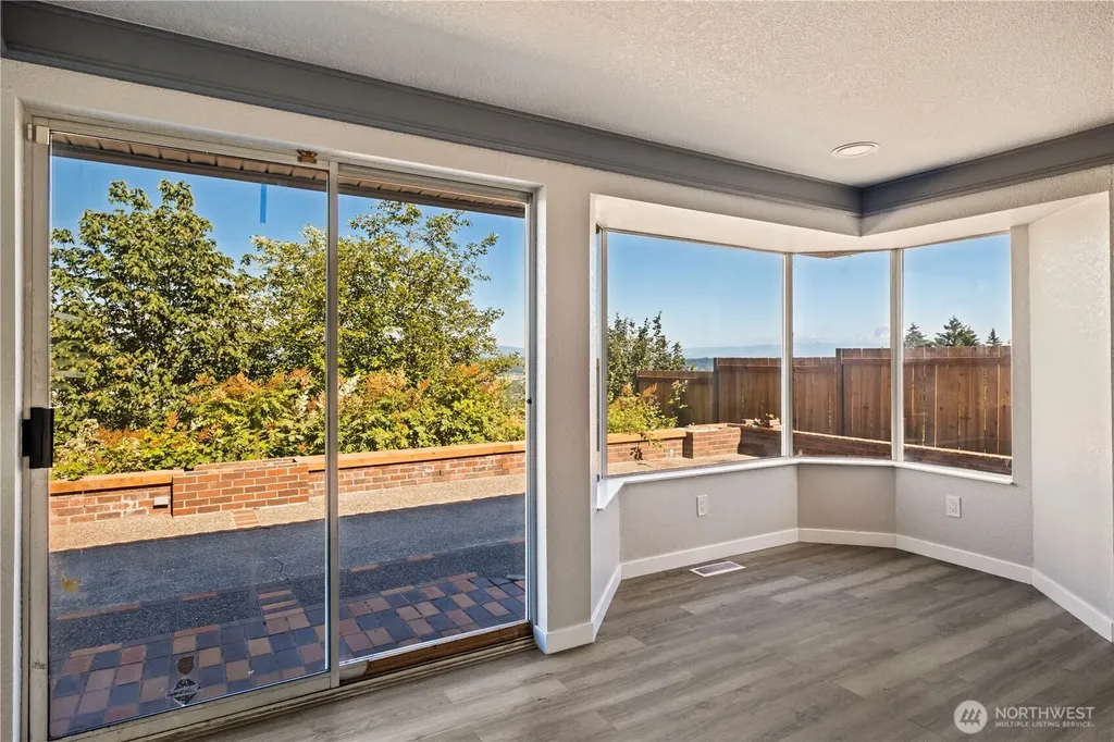 20916 Military Road S Seatac WA 98198