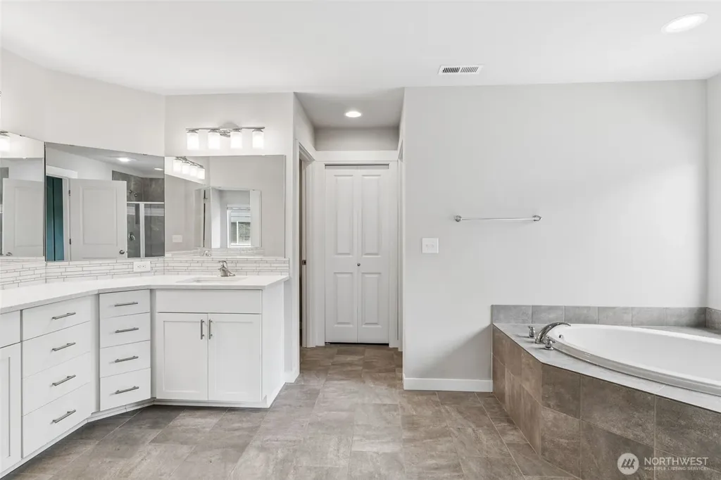 6813 Sweetgum Avenue NE Lacey WA 98516