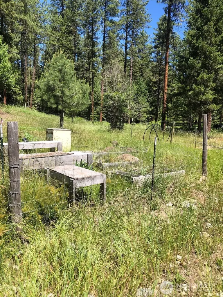 13 Rope And Saddle Lane Tonasket WA 98855