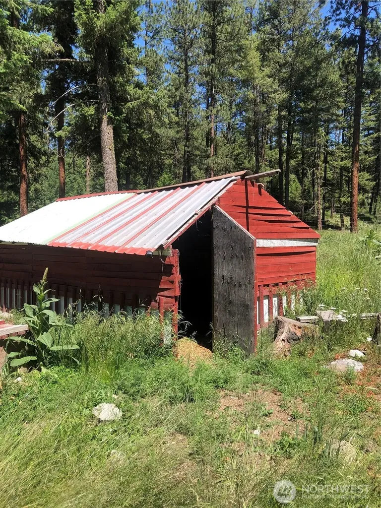 13 Rope And Saddle Lane Tonasket WA 98855