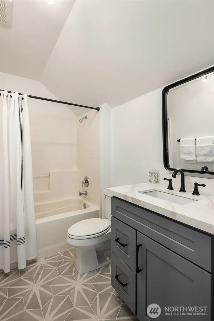1714 11th Avenue NE Issaquah WA 98029
