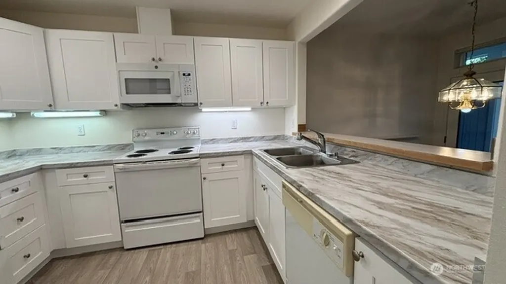 8515 244th Street SW Edmonds WA 98026