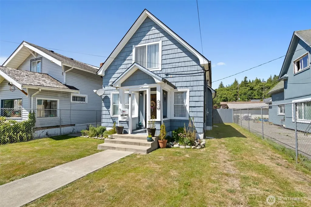 419 Karr Avenue Hoquiam WA 98550