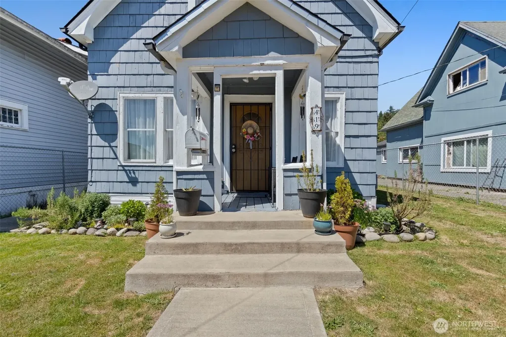 419 Karr Avenue Hoquiam WA 98550
