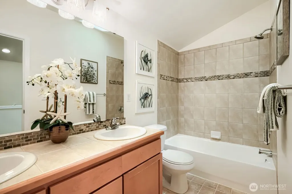 11212 Greenwood Avenue N Seattle WA 98133