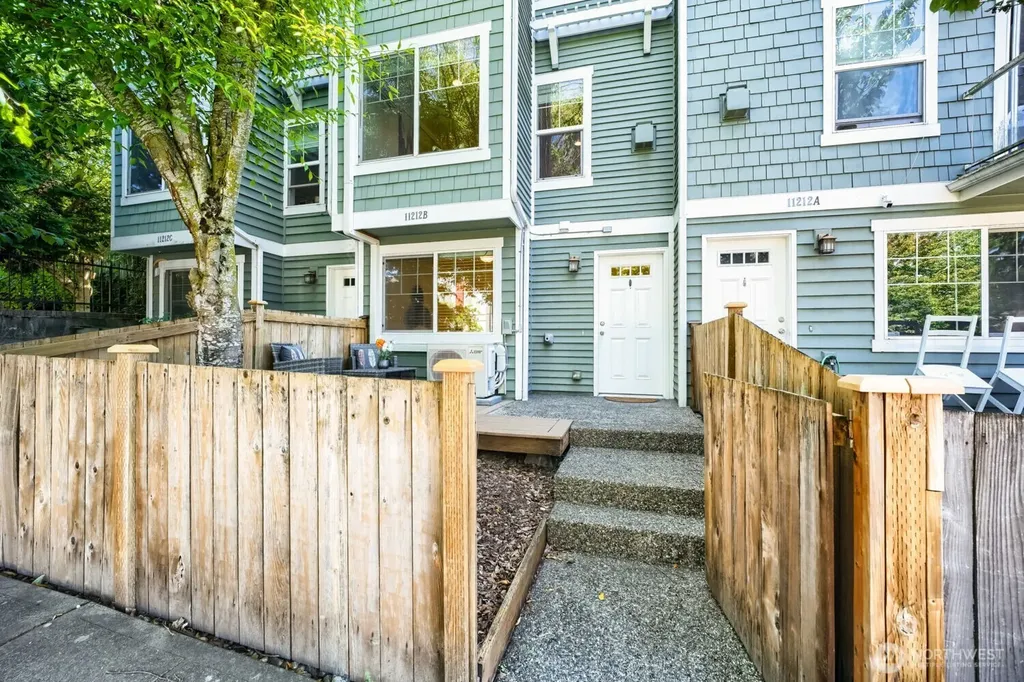 11212 Greenwood Avenue N Seattle WA 98133