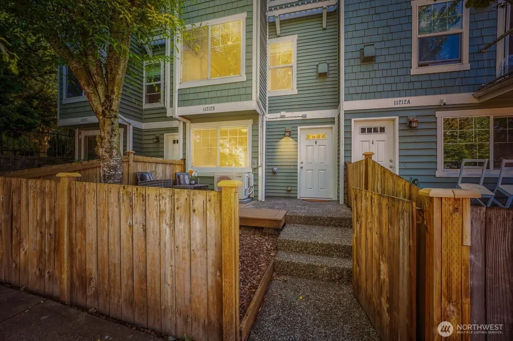 11212 Greenwood Avenue N Seattle WA 98133