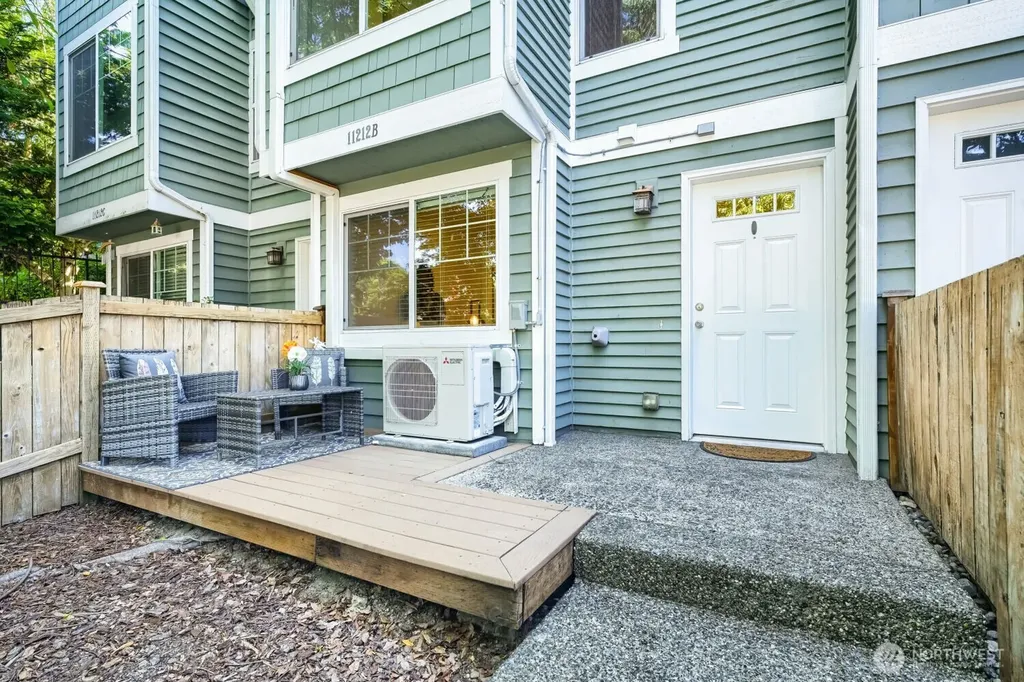 11212 Greenwood Avenue N Seattle WA 98133