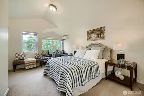 11212 Greenwood Avenue N Seattle WA 98133
