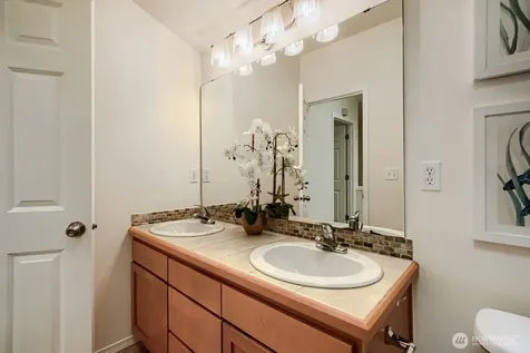 11212 Greenwood Avenue N Seattle WA 98133