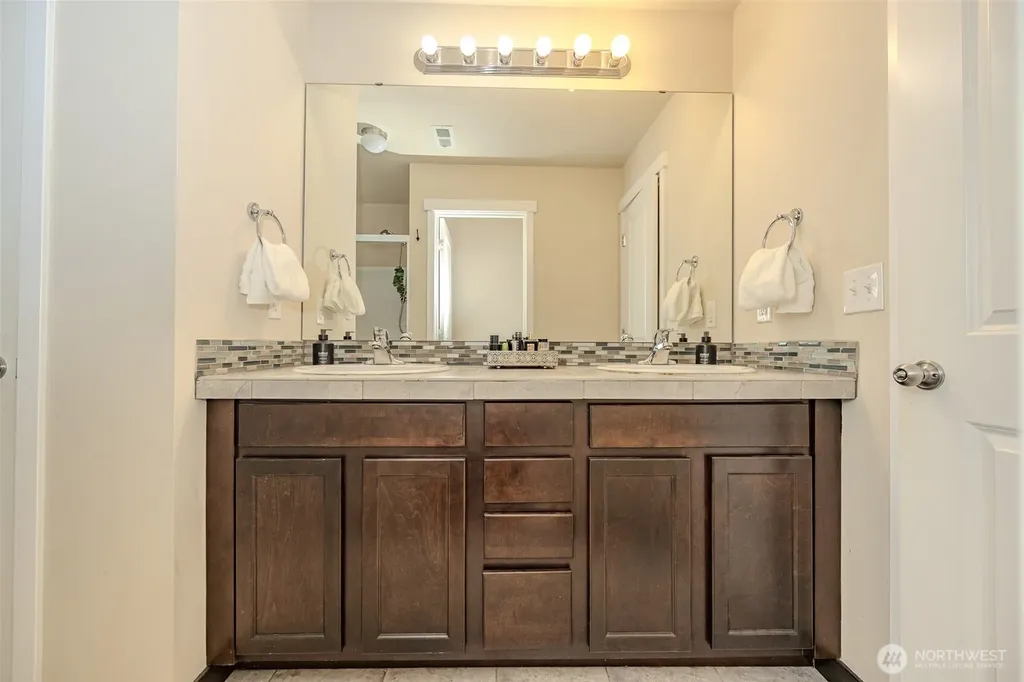 1737 Hillcrest Loop Mount Vernon WA 98274