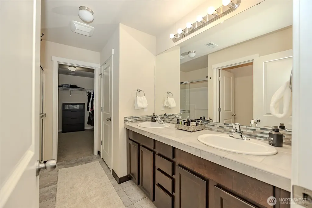1737 Hillcrest Loop Mount Vernon WA 98274