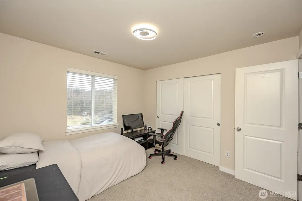 1737 Hillcrest Loop Mount Vernon WA 98274