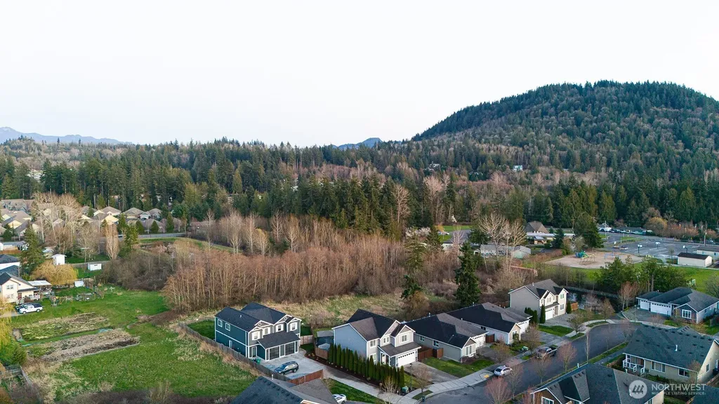 1737 Hillcrest Loop Mount Vernon WA 98274