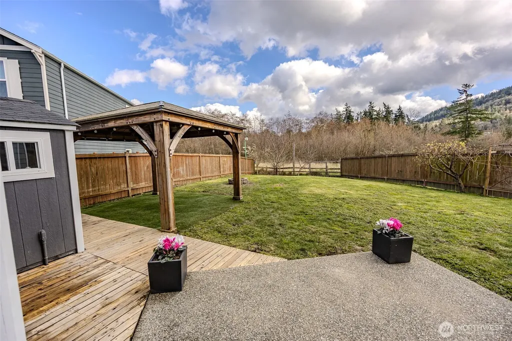 1737 Hillcrest Loop Mount Vernon WA 98274