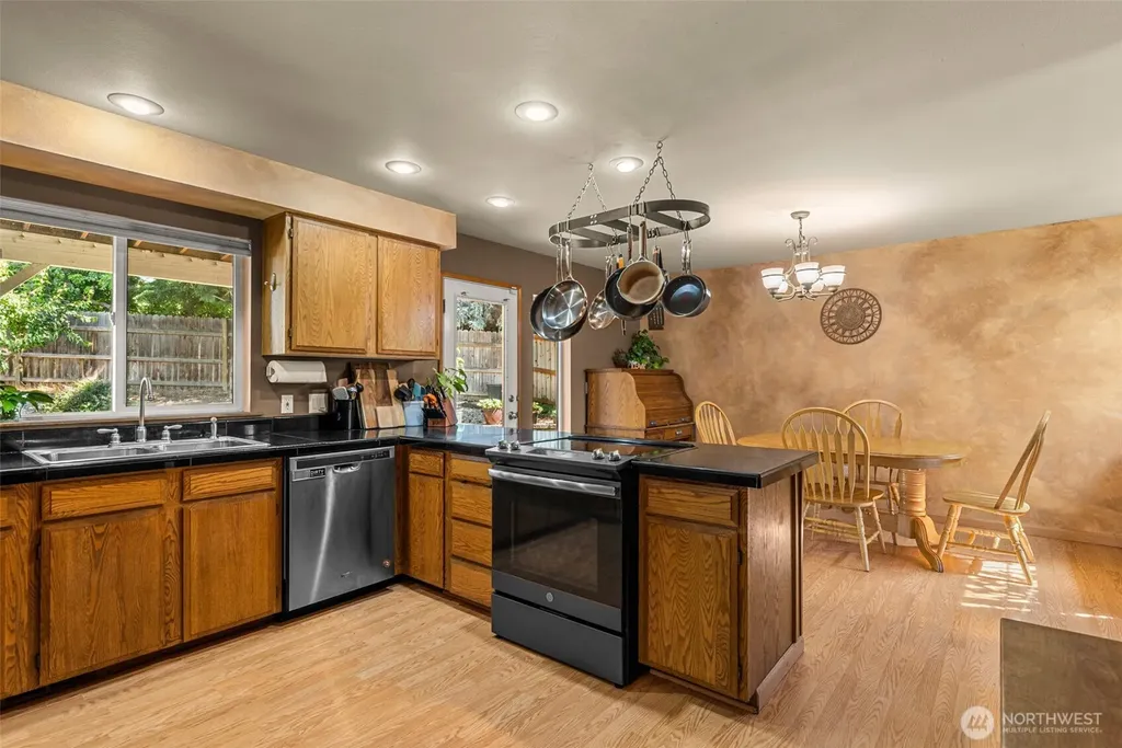 121 Manhattan Square East Wenatchee WA 98802