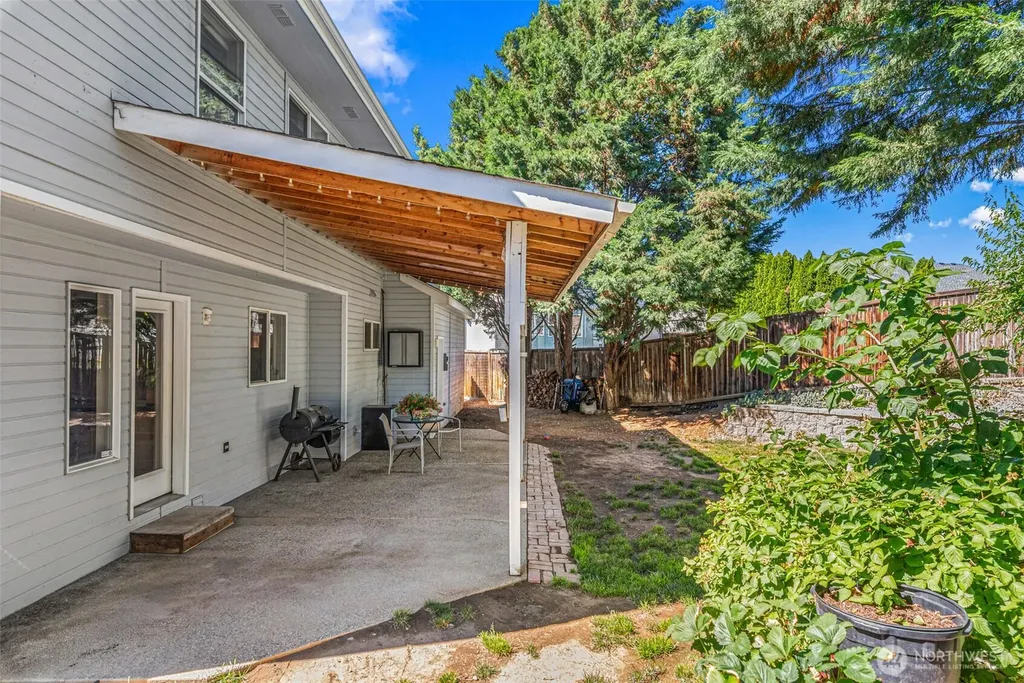 121 Manhattan Square East Wenatchee WA 98802