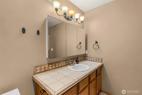 121 Manhattan Square East Wenatchee WA 98802