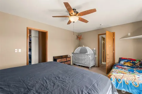 121 Manhattan Square East Wenatchee WA 98802