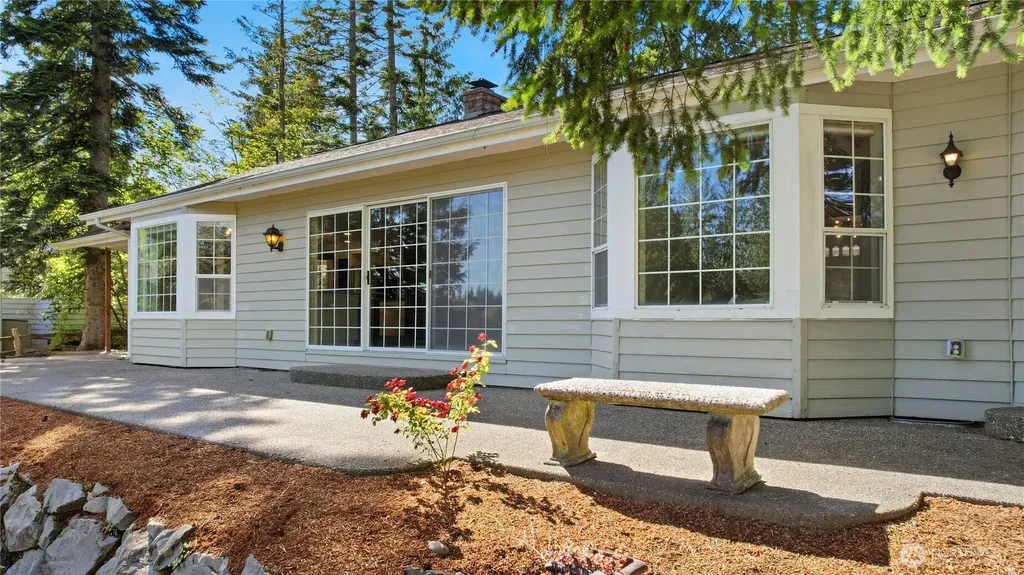 400 E Old Ranch Road Allyn WA 98524
