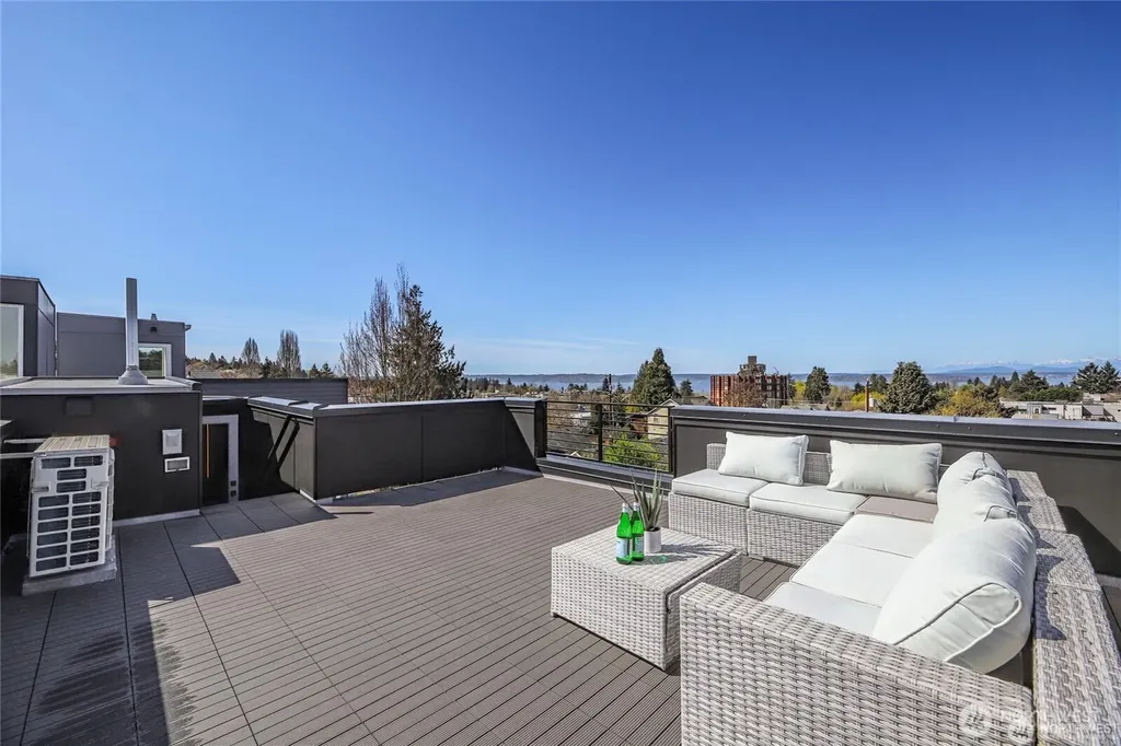 6318 41st Avenue SW Seattle WA 98136