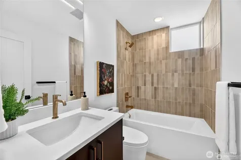 6318 41st Avenue SW Seattle WA 98136