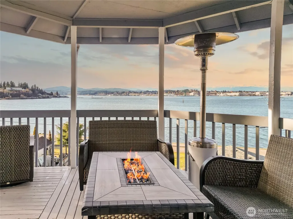 2685 E Lidstrom Hill Road Port Orchard WA 98366