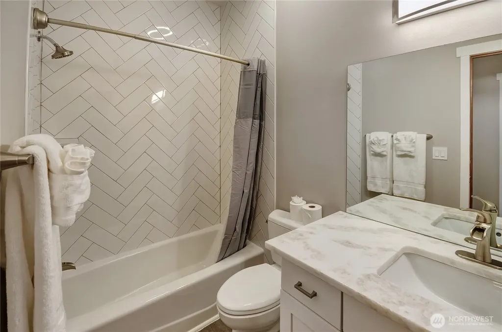 2685 E Lidstrom Hill Road Port Orchard WA 98366