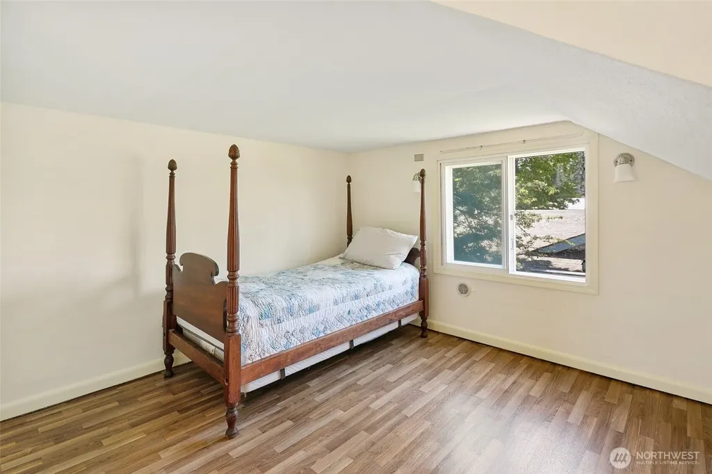 1235 S 101st Street Seattle WA 98168