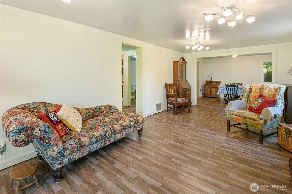 1235 S 101st Street Seattle WA 98168