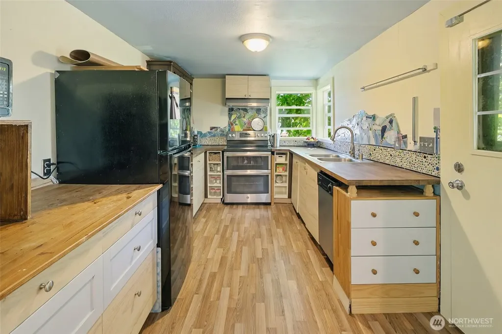1235 S 101st Street Seattle WA 98168