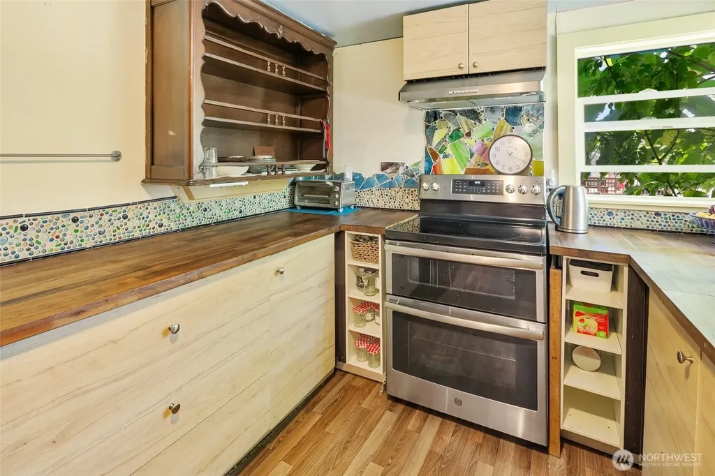 1235 S 101st Street Seattle WA 98168