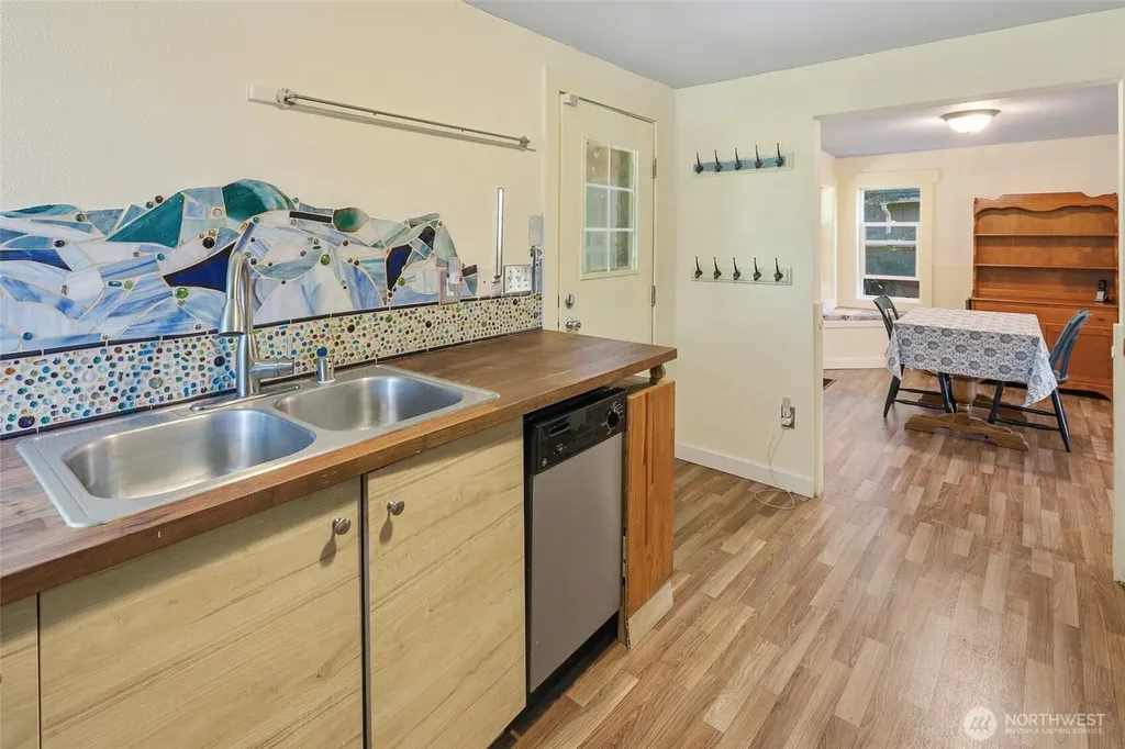 1235 S 101st Street Seattle WA 98168