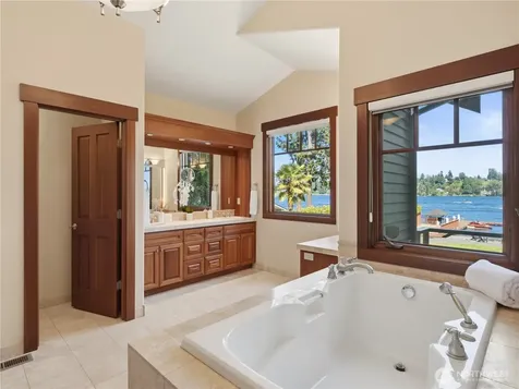 431 S Davies Road Lake Stevens WA 98258