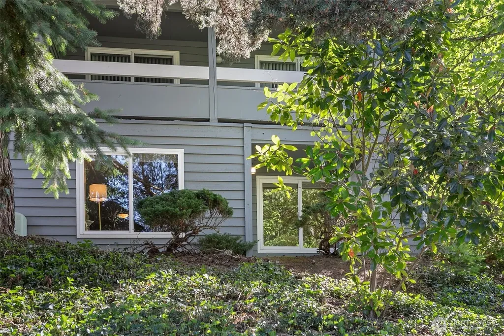 9398 Redmond-woodinville Road NE Redmond WA 98052