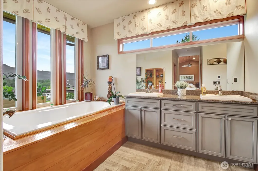 15892 Larson Lane Mount Vernon WA 98273