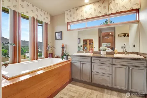 15892 Larson Lane Mount Vernon WA 98273
