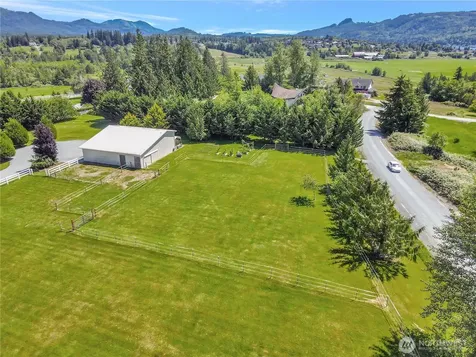 15892 Larson Lane Mount Vernon WA 98273
