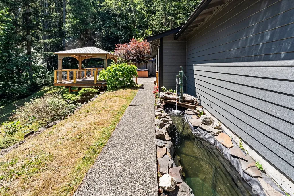 11435 Symes Road NW Bremerton WA 98312