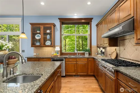 2534 NW Stoney Creek Drive Issaquah WA 98027