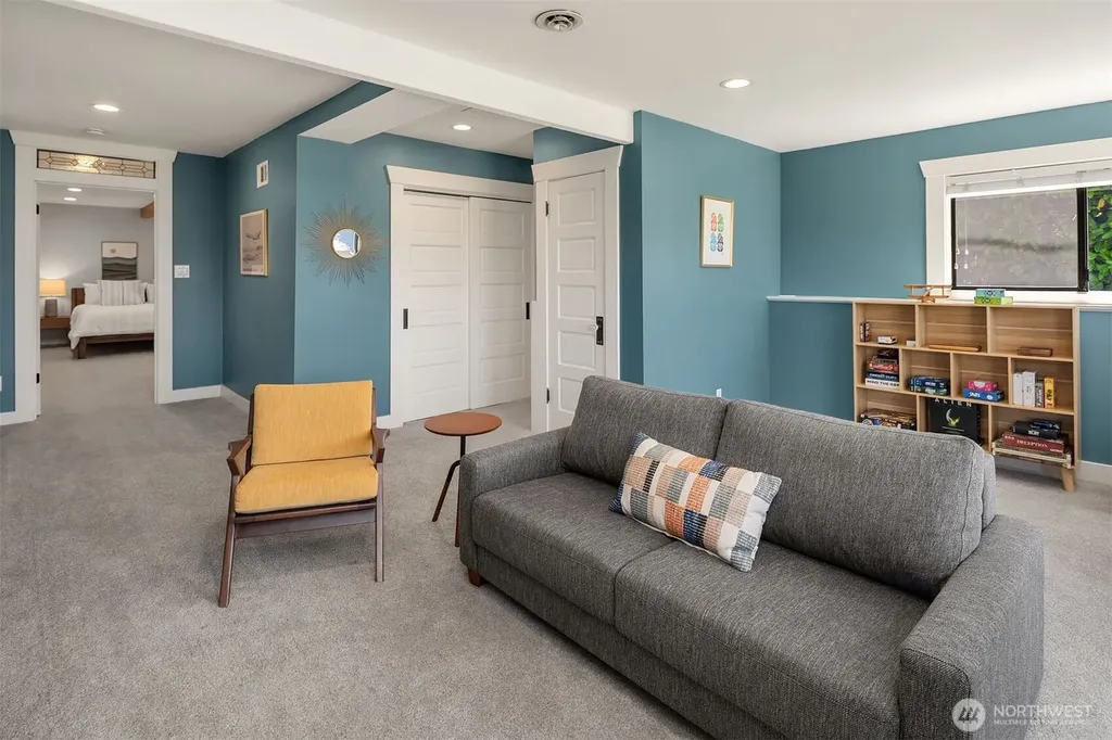 5007 46th Avenue SW Seattle WA 98136