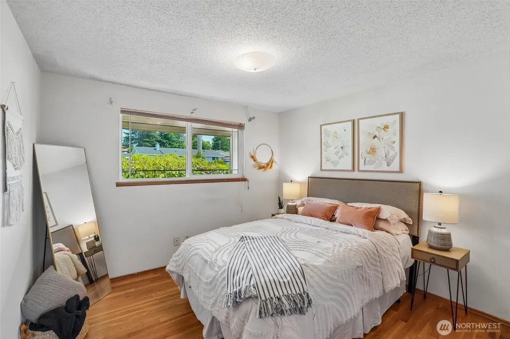 19845 105th Avenue SE Renton WA 98055