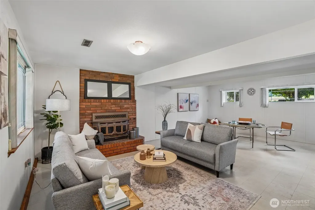 19845 105th Avenue SE Renton WA 98055