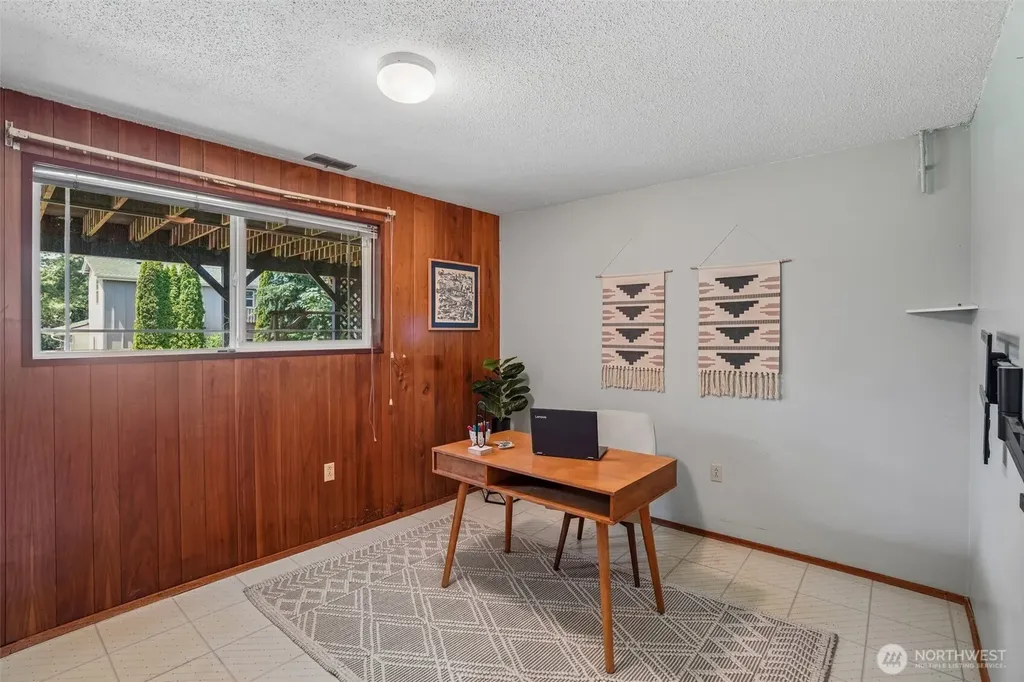 19845 105th Avenue SE Renton WA 98055
