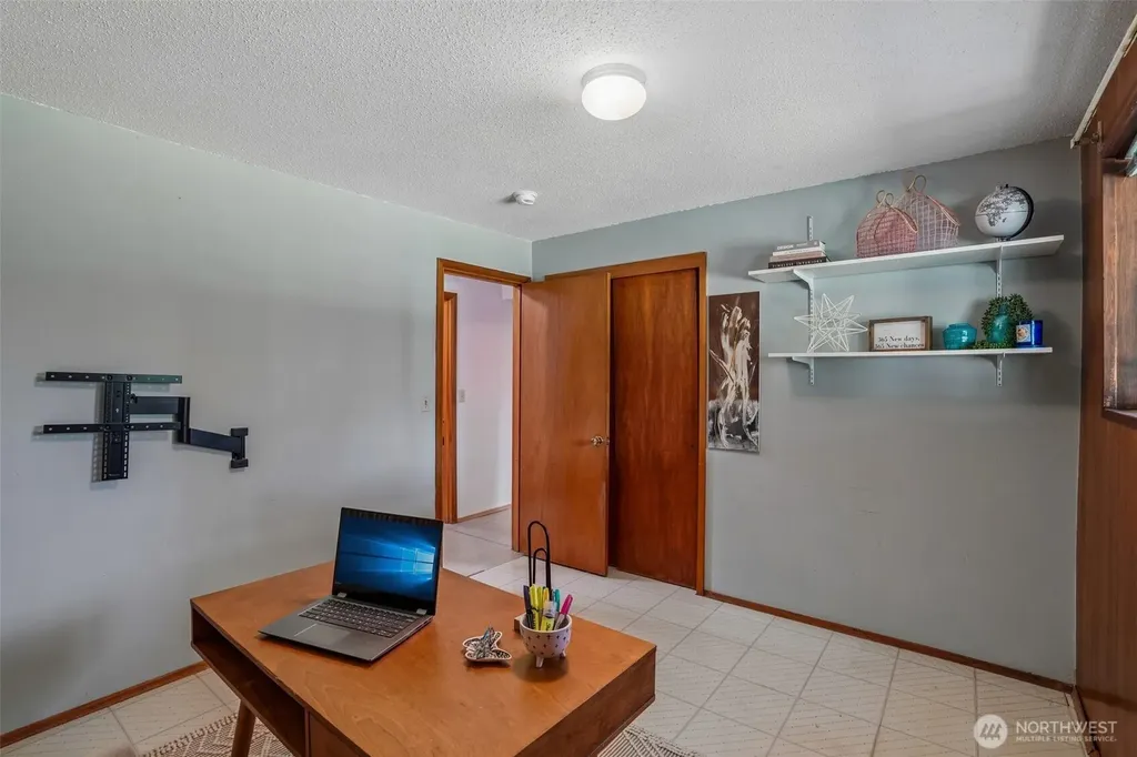 19845 105th Avenue SE Renton WA 98055