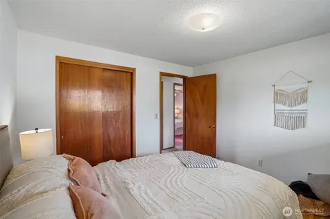 19845 105th Avenue SE Renton WA 98055