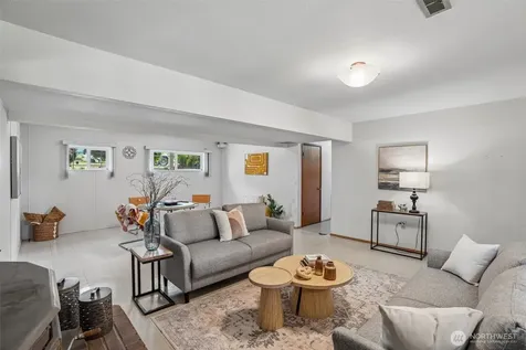 19845 105th Avenue SE Renton WA 98055