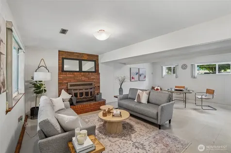 19845 105th Avenue SE Renton WA 98055