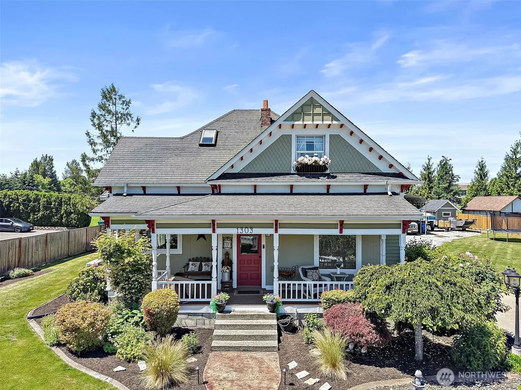 1303 W Main Puyallup WA 98371