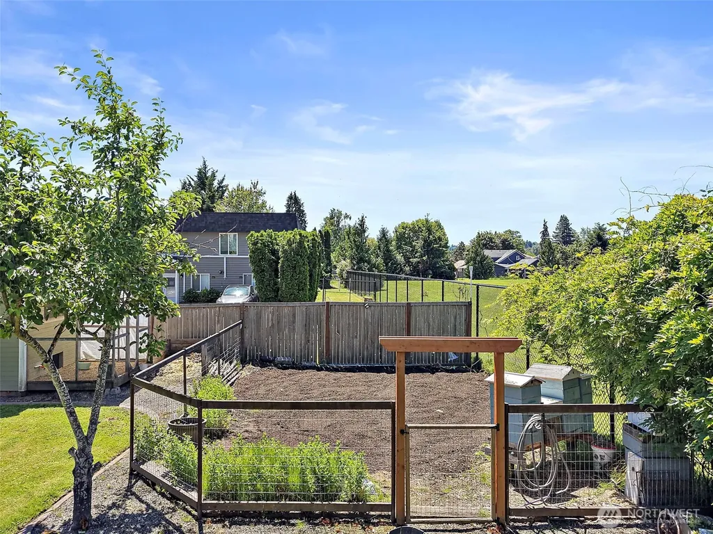 1303 W Main Puyallup WA 98371